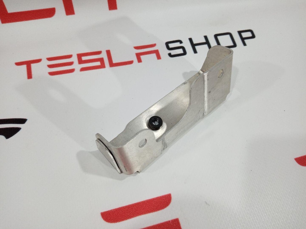 Кронштейн к Tesla Model S 2015