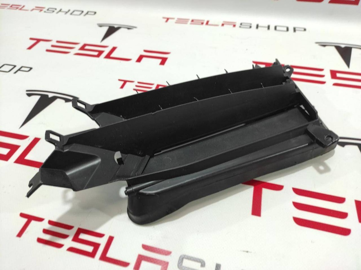 Моторчик жалюзи к Tesla Model S 2017