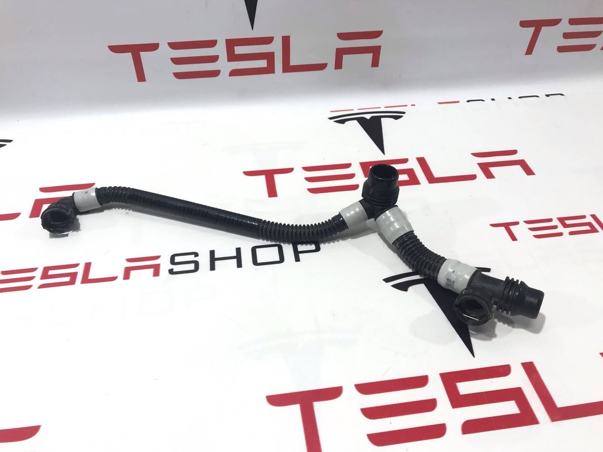 Патрубок к Tesla Model 3 2020