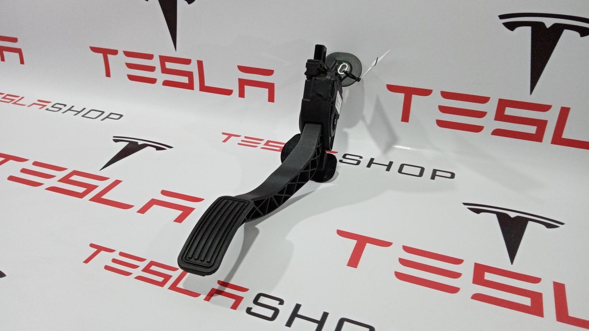 Педаль газа к Tesla Model S 2014