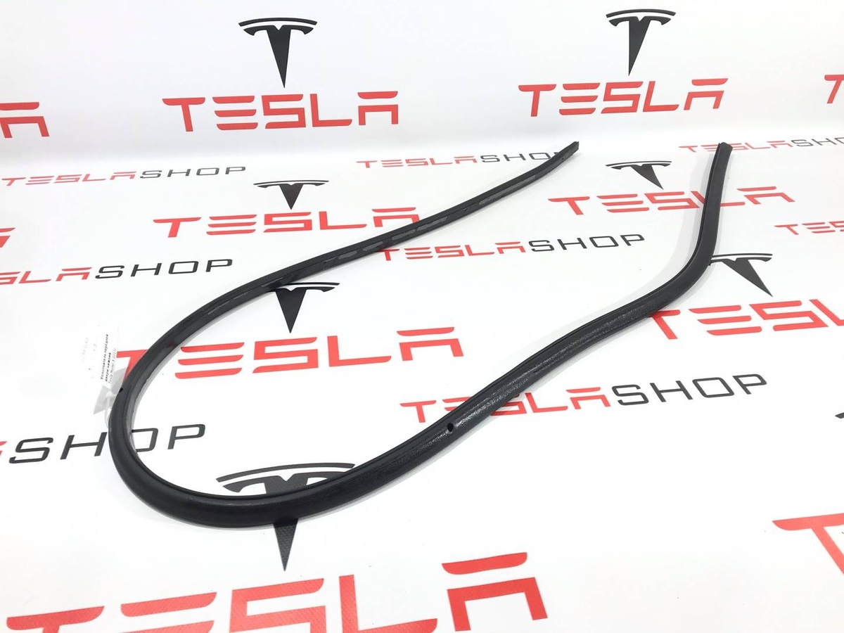 Уплотнитель к Tesla Model X 2017