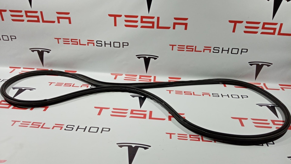 Уплотнитель багажника к Tesla Model S 2015
