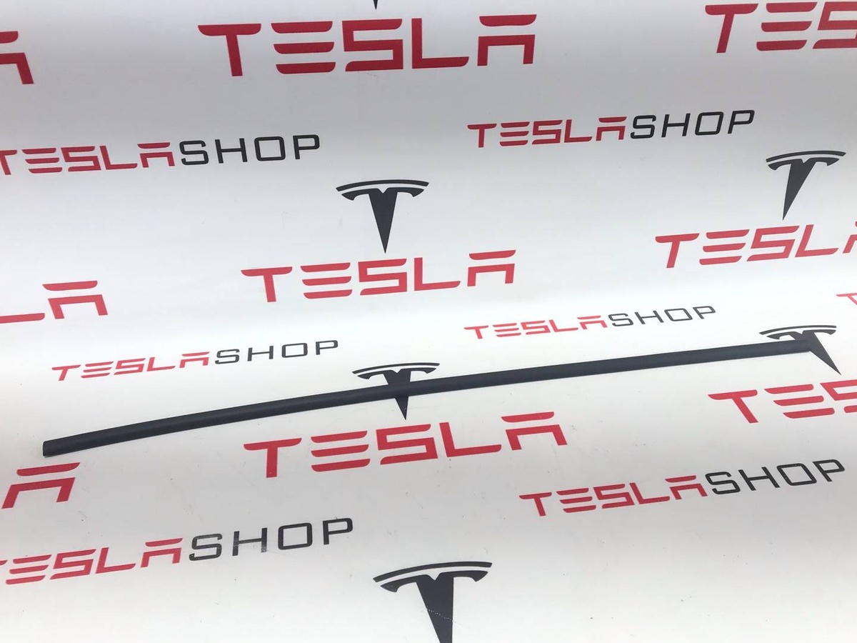 Уплотнитель к Tesla Model X 2017