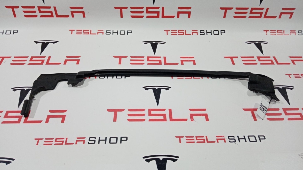 Уплотнитель двери задней правой к Tesla Model S 2012