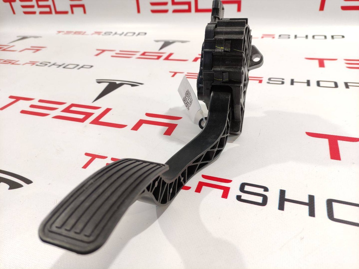 Педаль газа к Tesla Model 3 2019