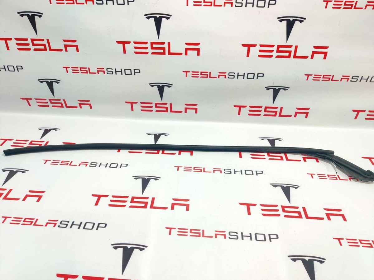 Уплотнитель к Tesla Model X 2019