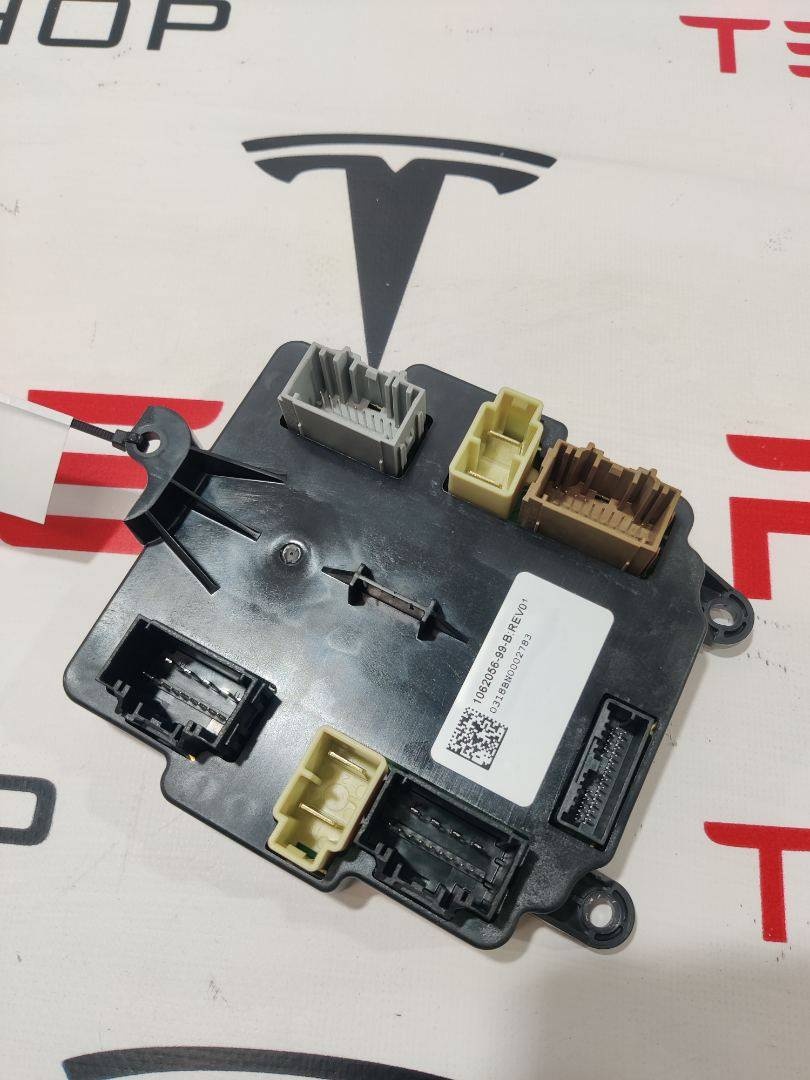 Блок управления к Tesla Model X 2018
