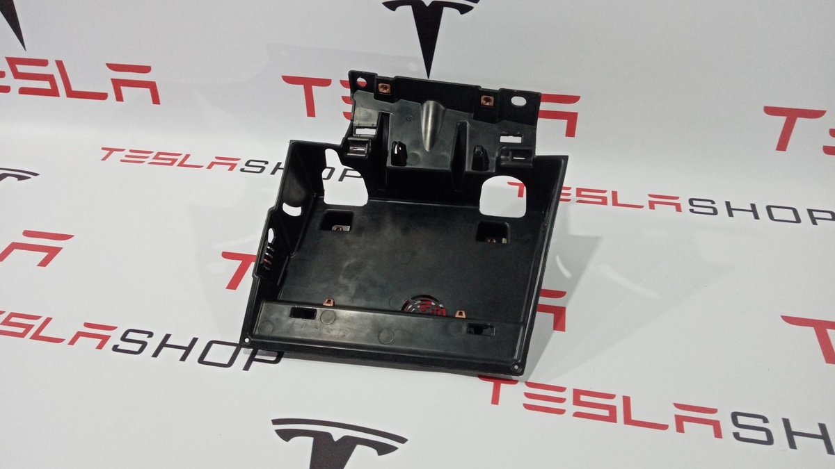 Кронштейн к Tesla Model S 2014