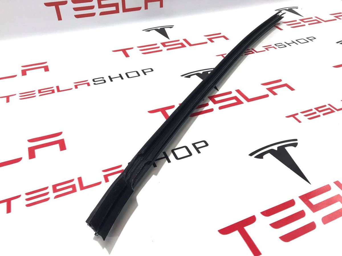 Уплотнитель к Tesla Model X 2017