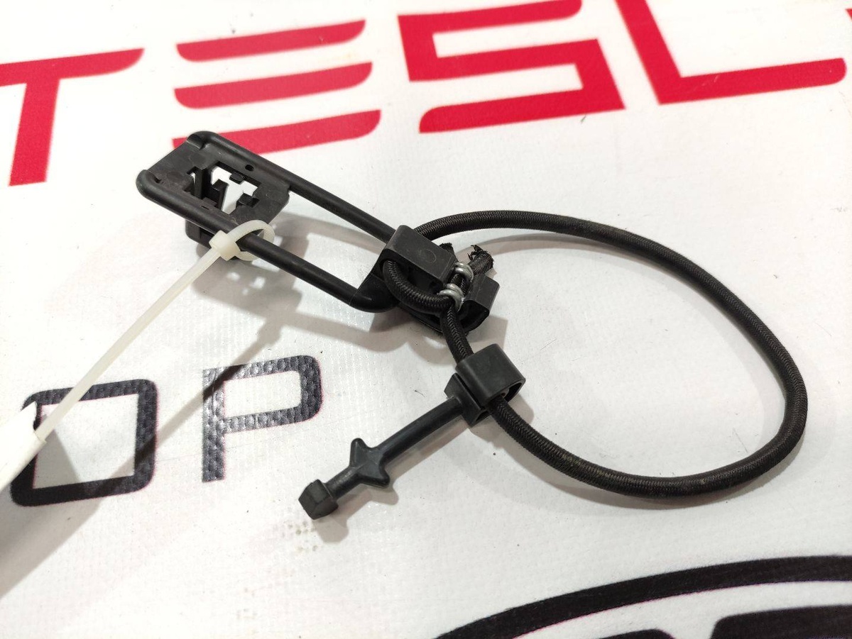 Клипса к Tesla Model 3 2019