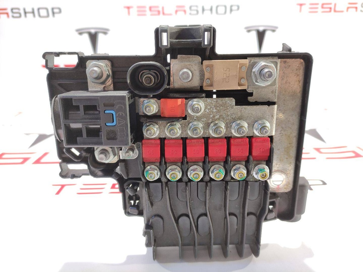 Блок предохранителей к Tesla Model S 2015
