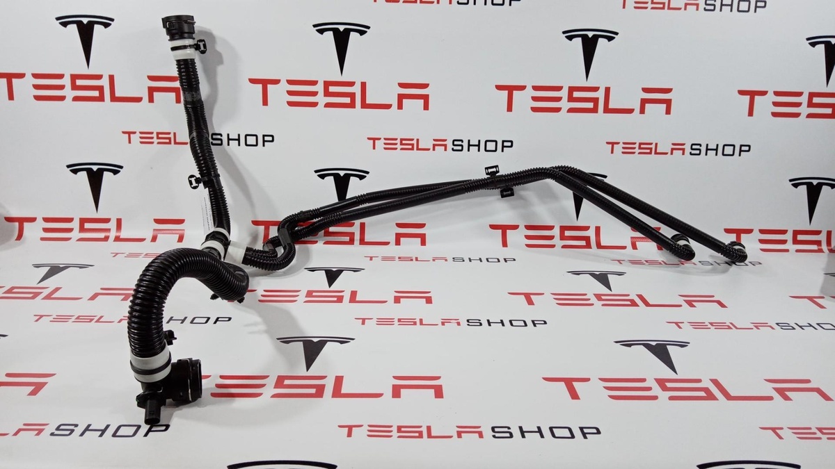 Патрубок радиатора к Tesla Model 3 2021