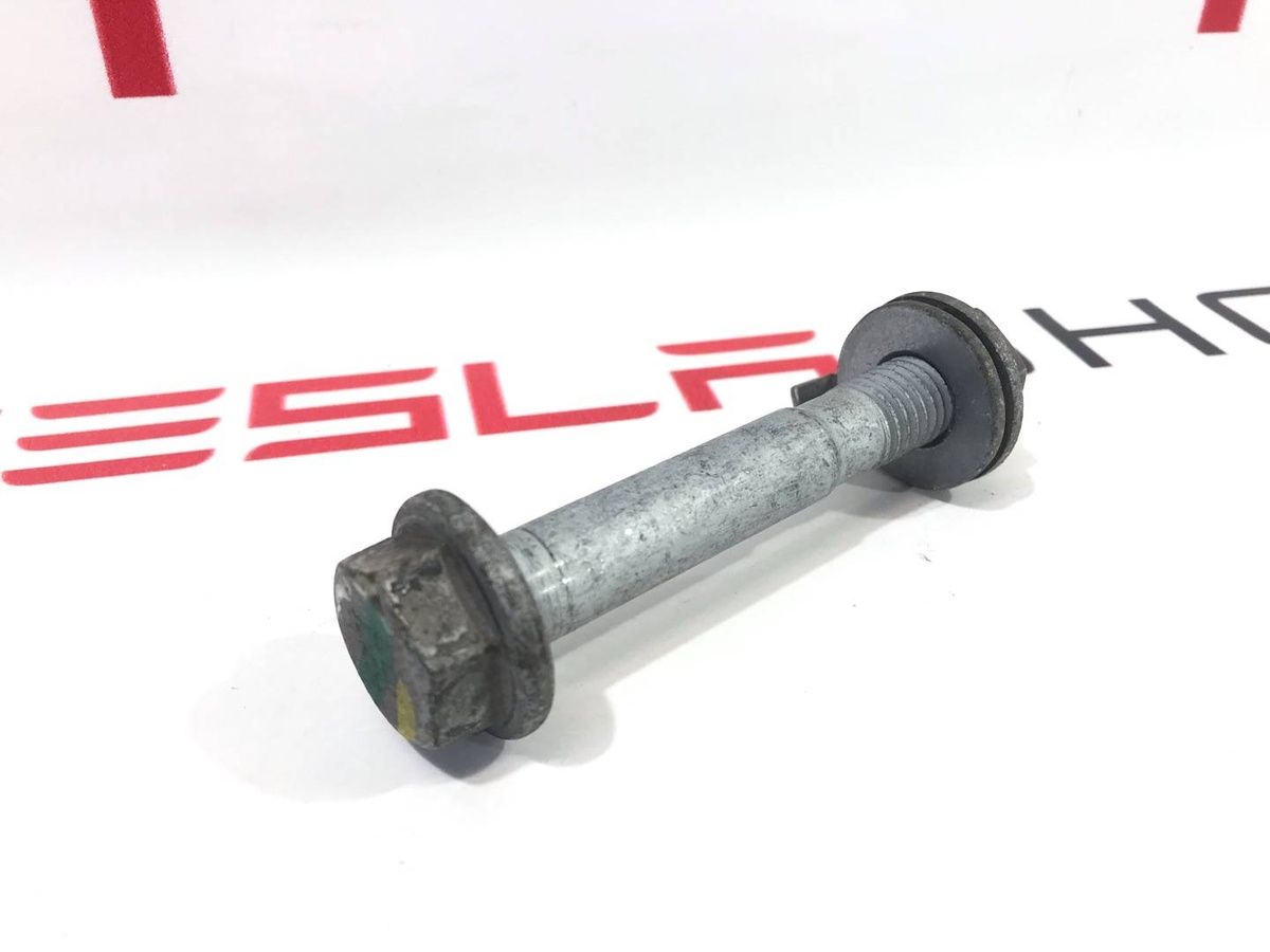 Болт к Tesla Model S 2021