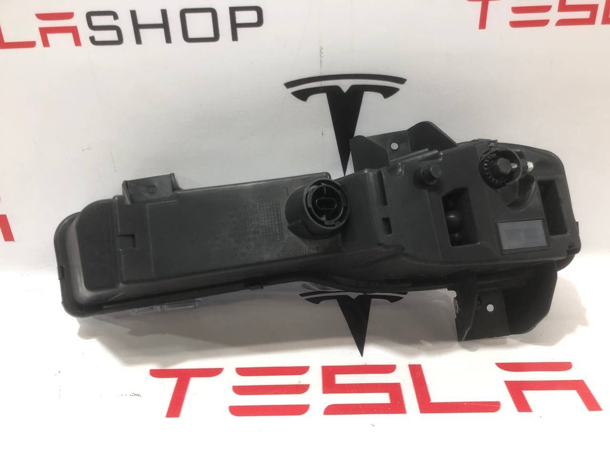 Фара противотуманная левая к Tesla Model S 2022