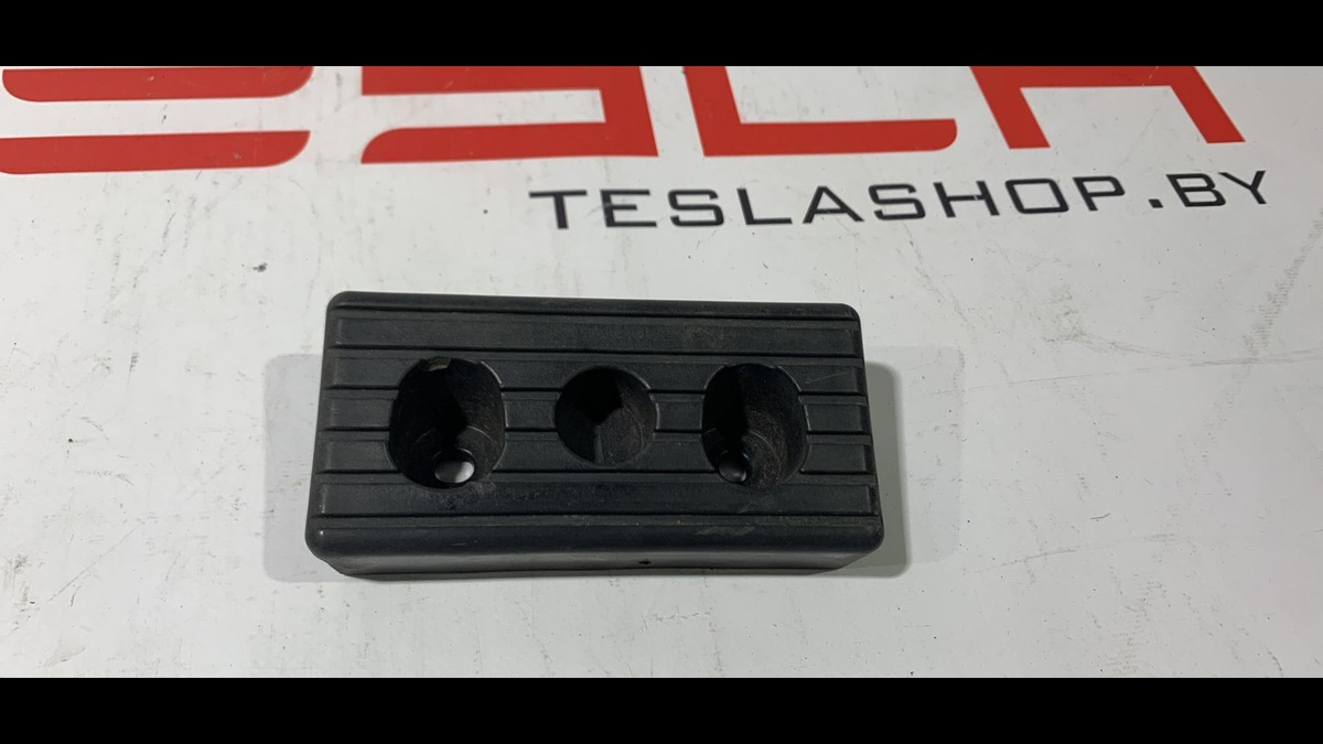 Опора под домкрат (поддомкратная подушка) к Tesla Model S 2012