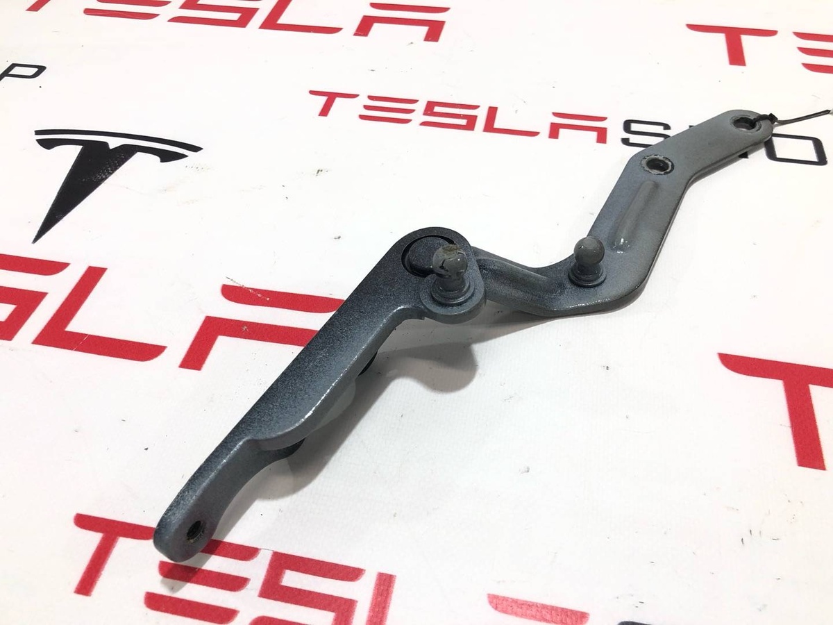 Петля двери к Tesla Model X 2019