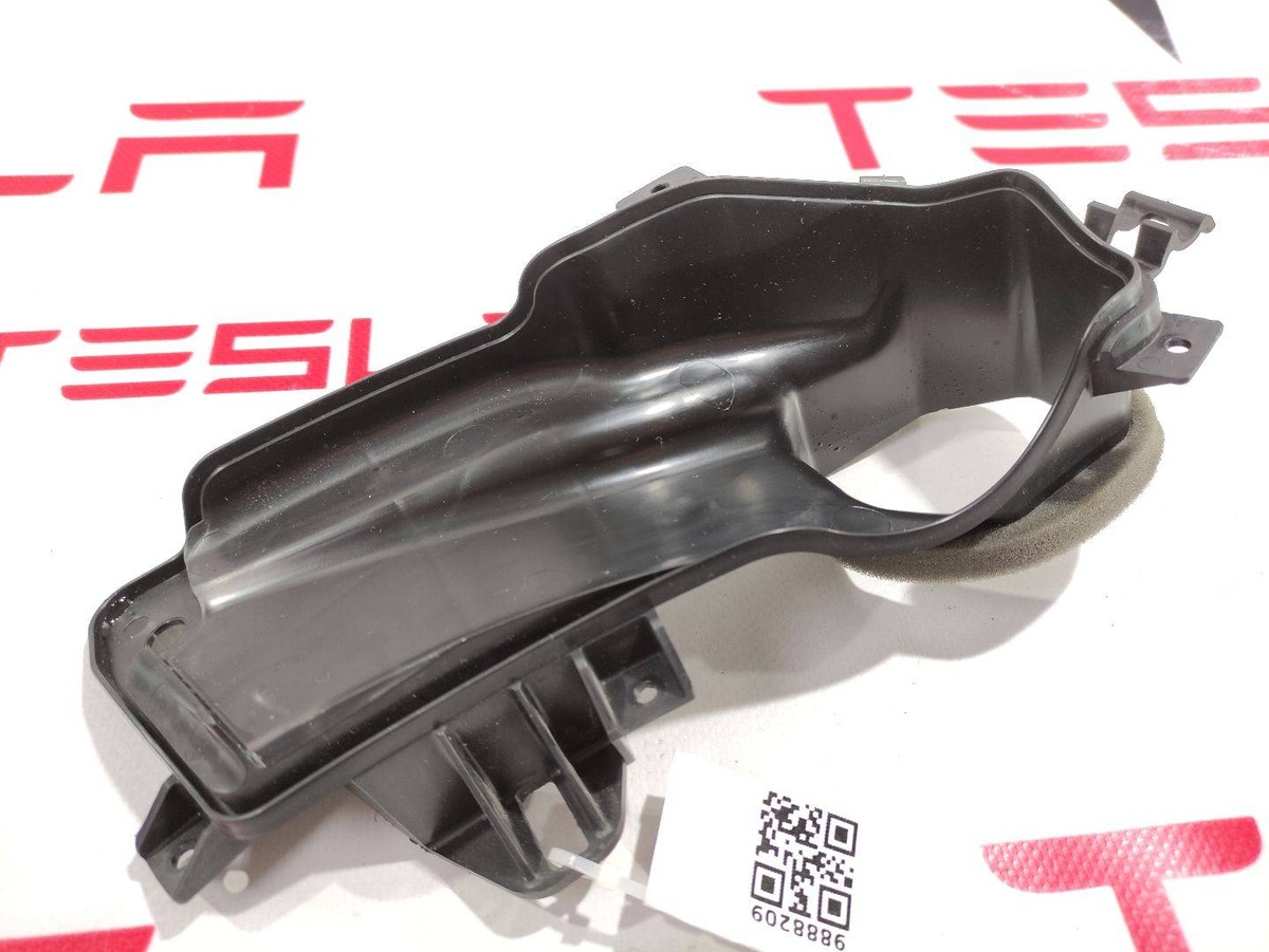 Воздухозаборник к Tesla Model 3 2019