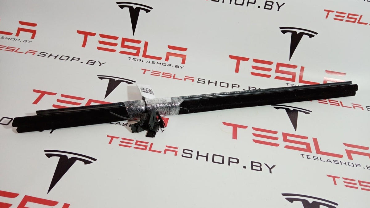 Уплотнитель к Tesla Model S 2015