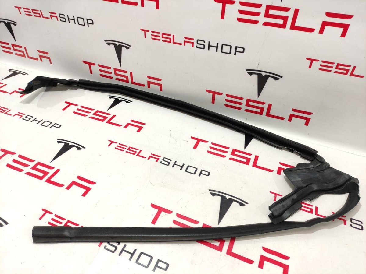 Уплотнитель к Tesla Model X 2018