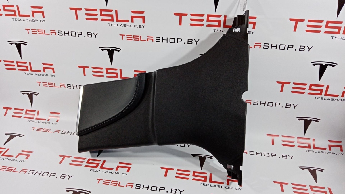 Обшивка стойки к Tesla Model S 2015
