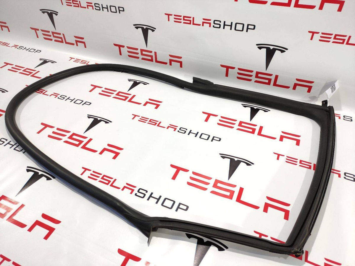 Уплотнитель к Tesla Model S 2015