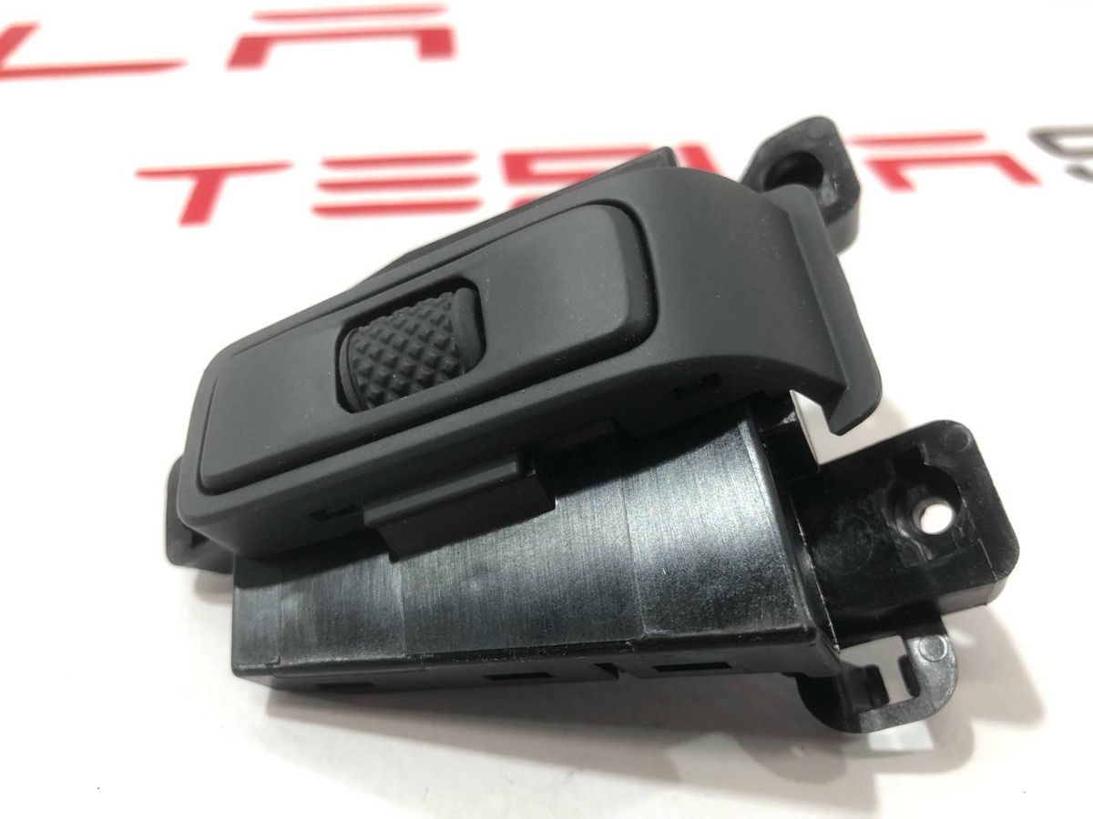 Кнопки руля к Rivian R1T 2022