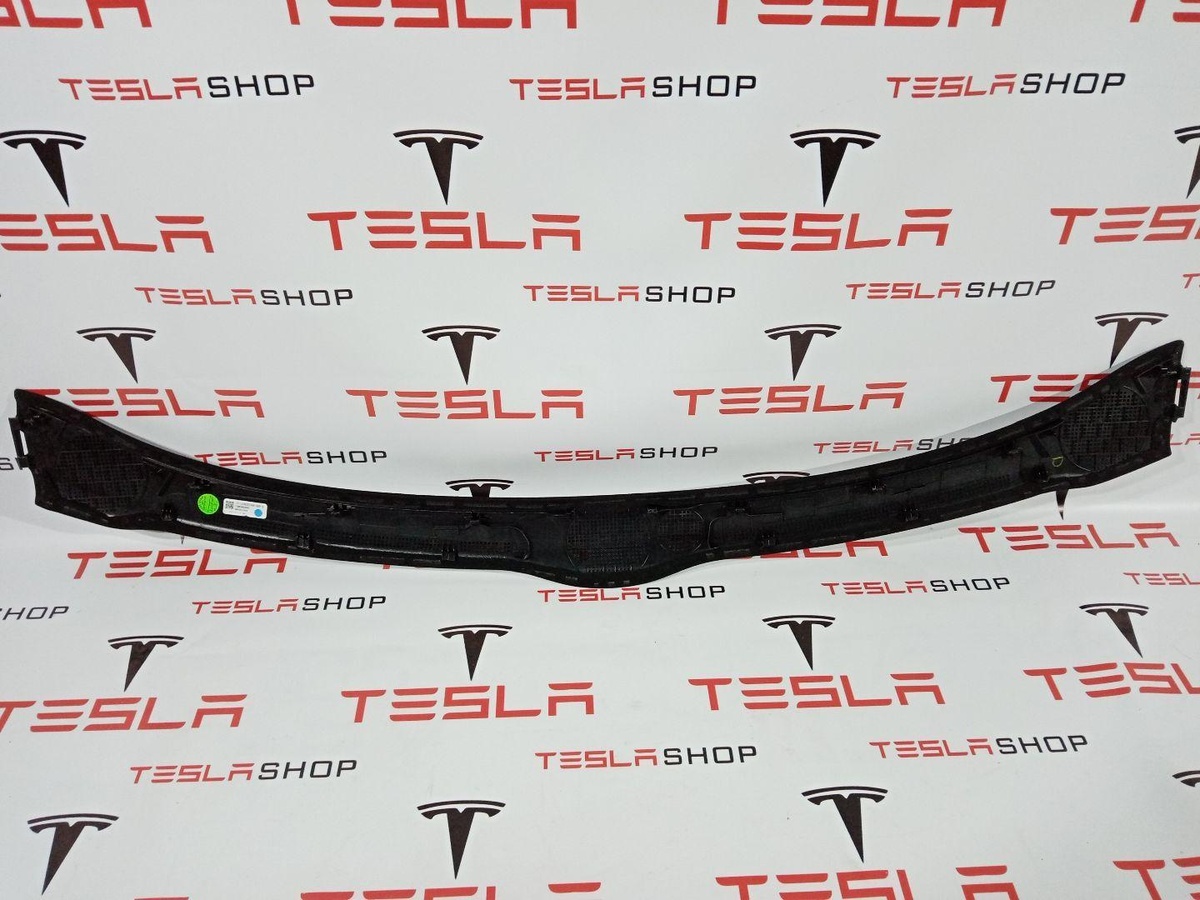 Накладка декоративная центральной консоли к Tesla Model 3 2019