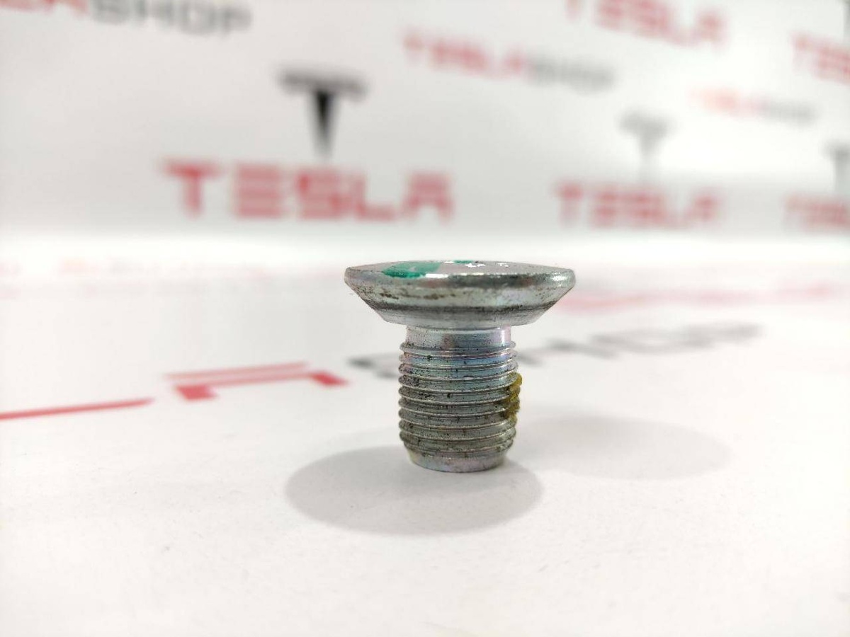 Болт к Tesla Model 3 2018
