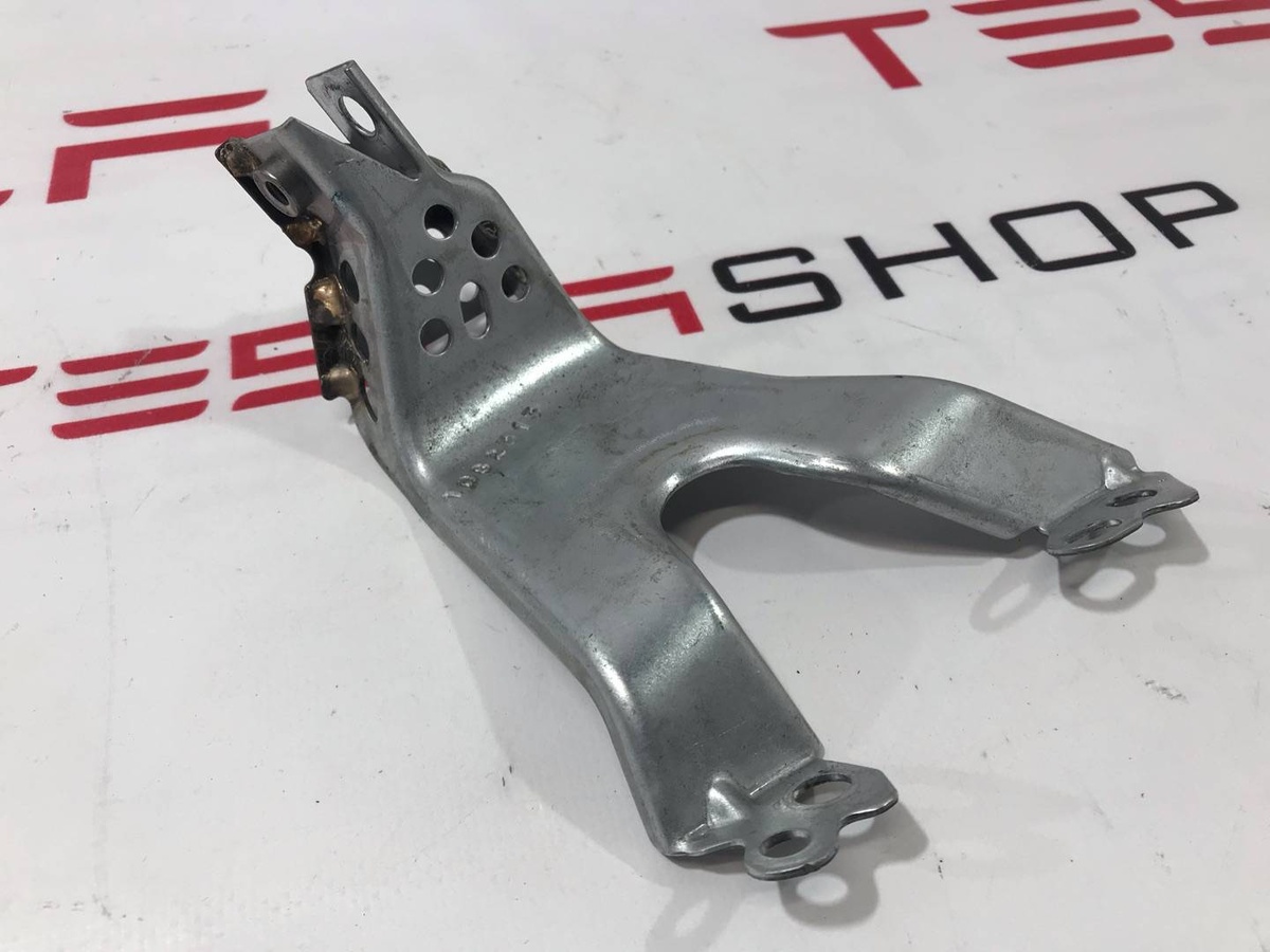 Кронштейн к Tesla Model Y 2020
