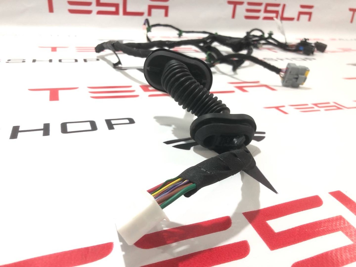 Проводка двери к Tesla Model S 2022