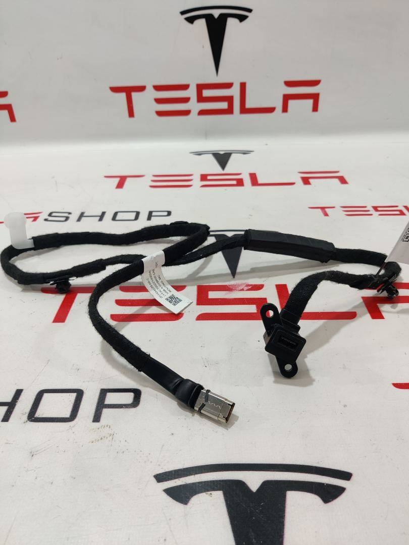 Провод USB к Tesla Model S 2022