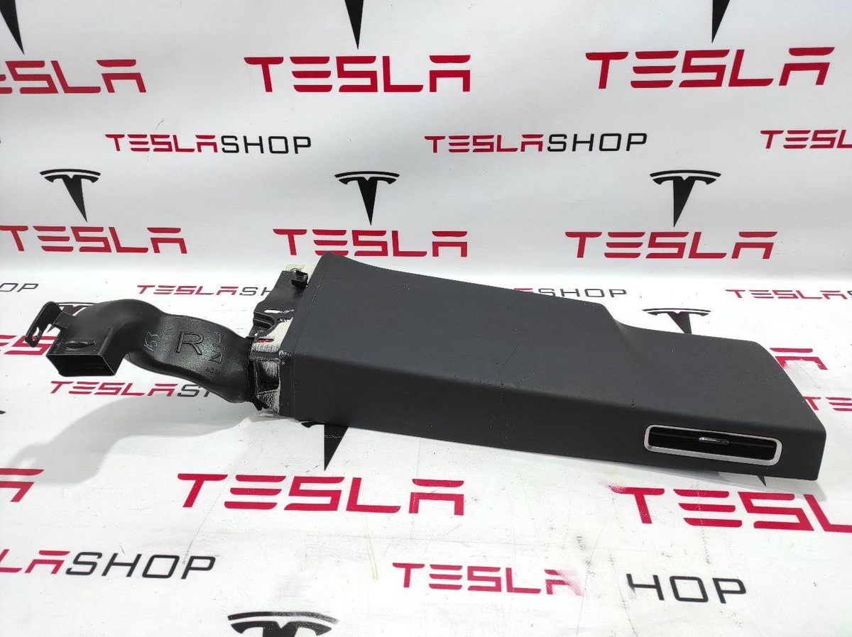 Обшивка стойки к Tesla Model X 2017