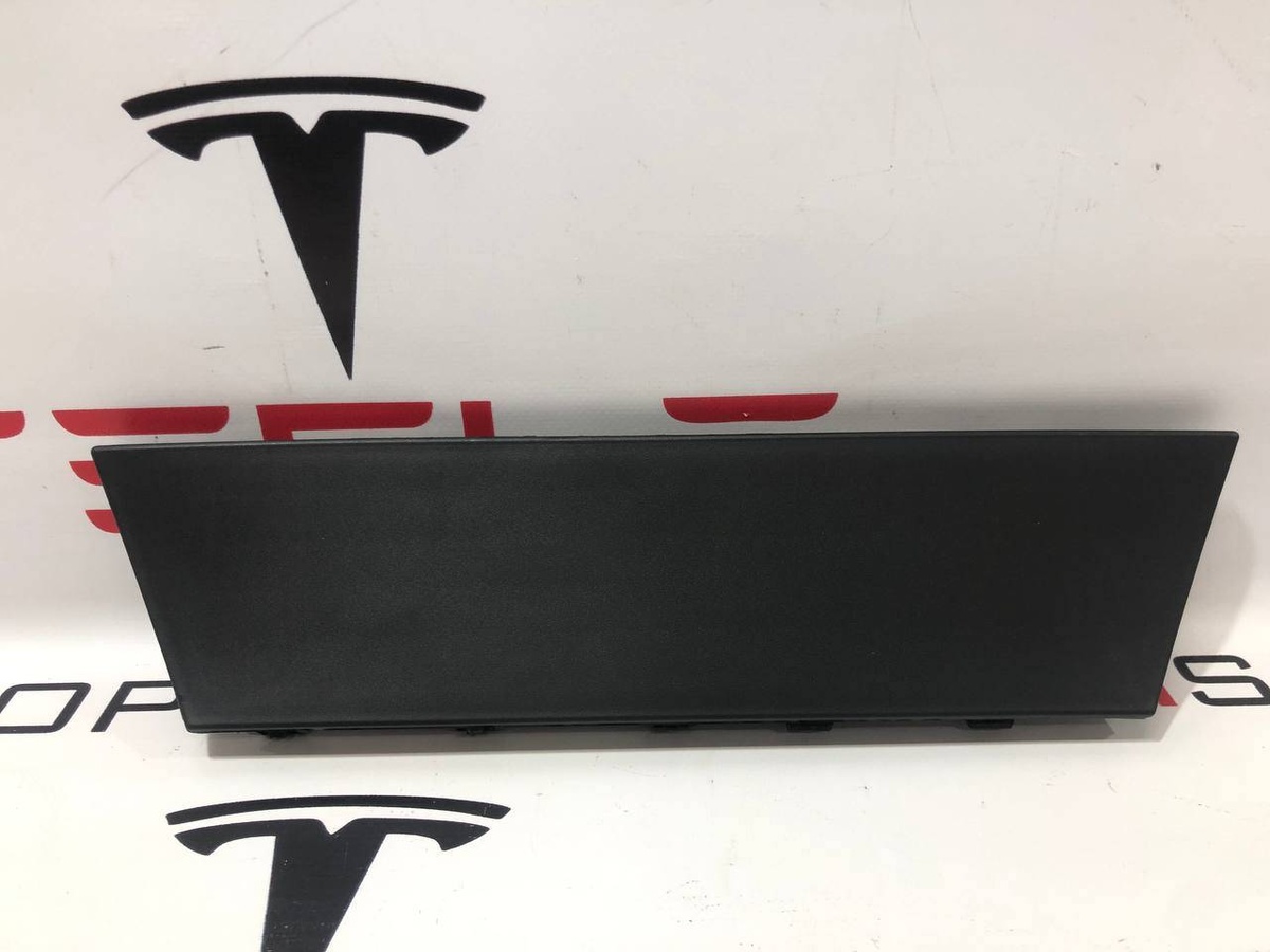 Заглушка к Tesla Model Y 2022