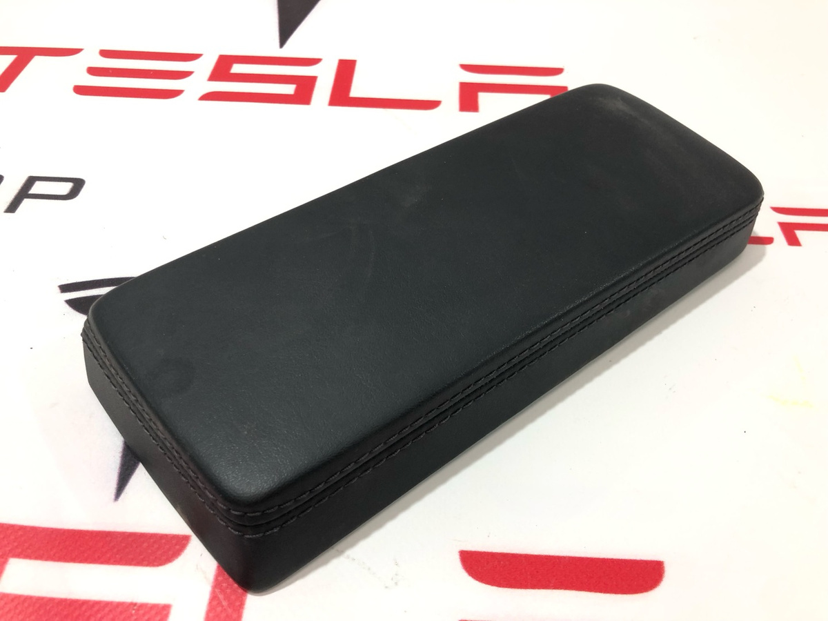 Подлокотник к Tesla Model X 2019