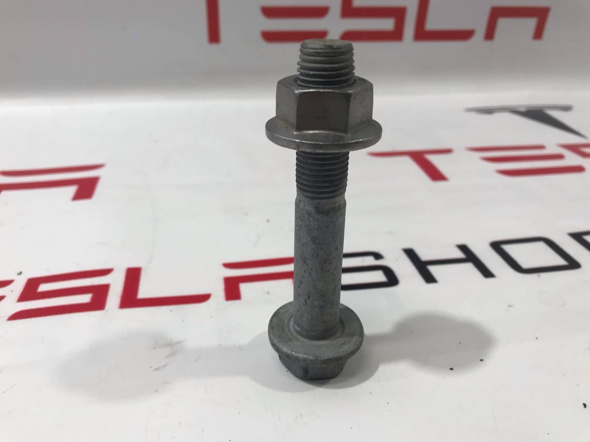 Болт к Tesla Model 3 2020