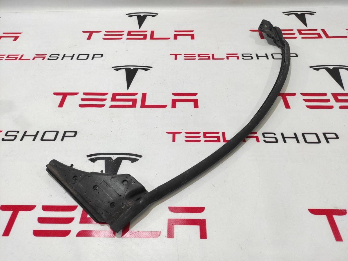 Уплотнитель к Tesla Model S 2013