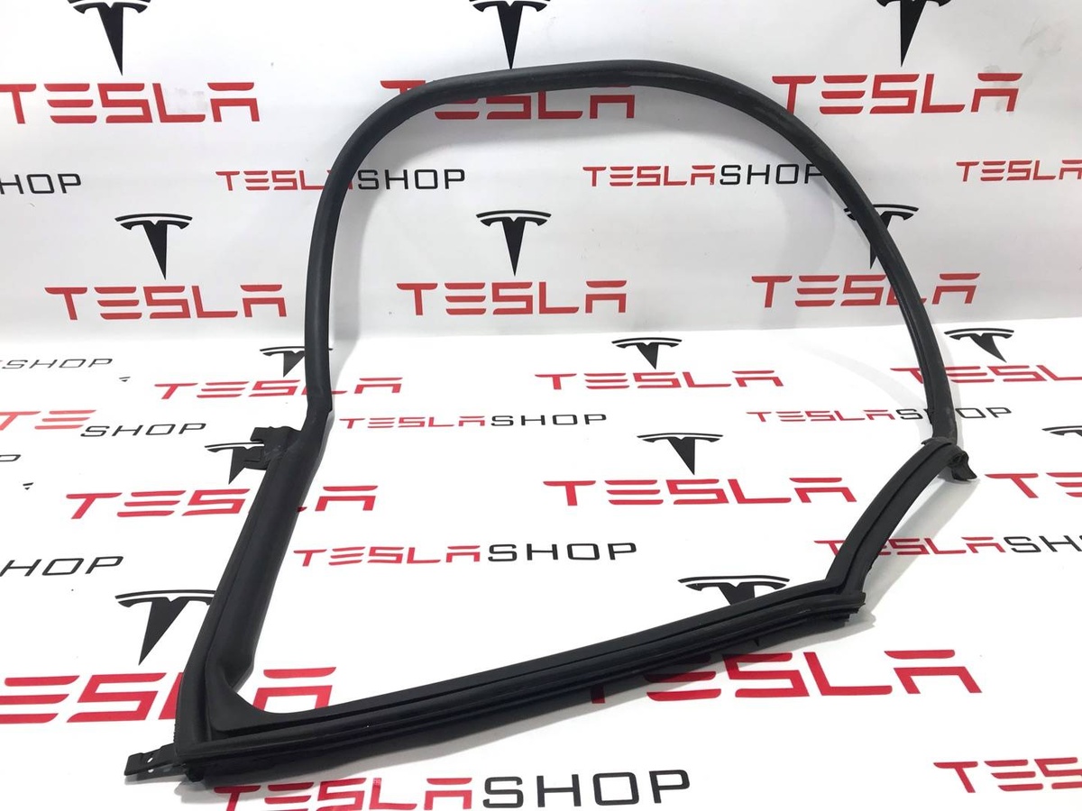 Уплотнитель к Tesla Model S 2015