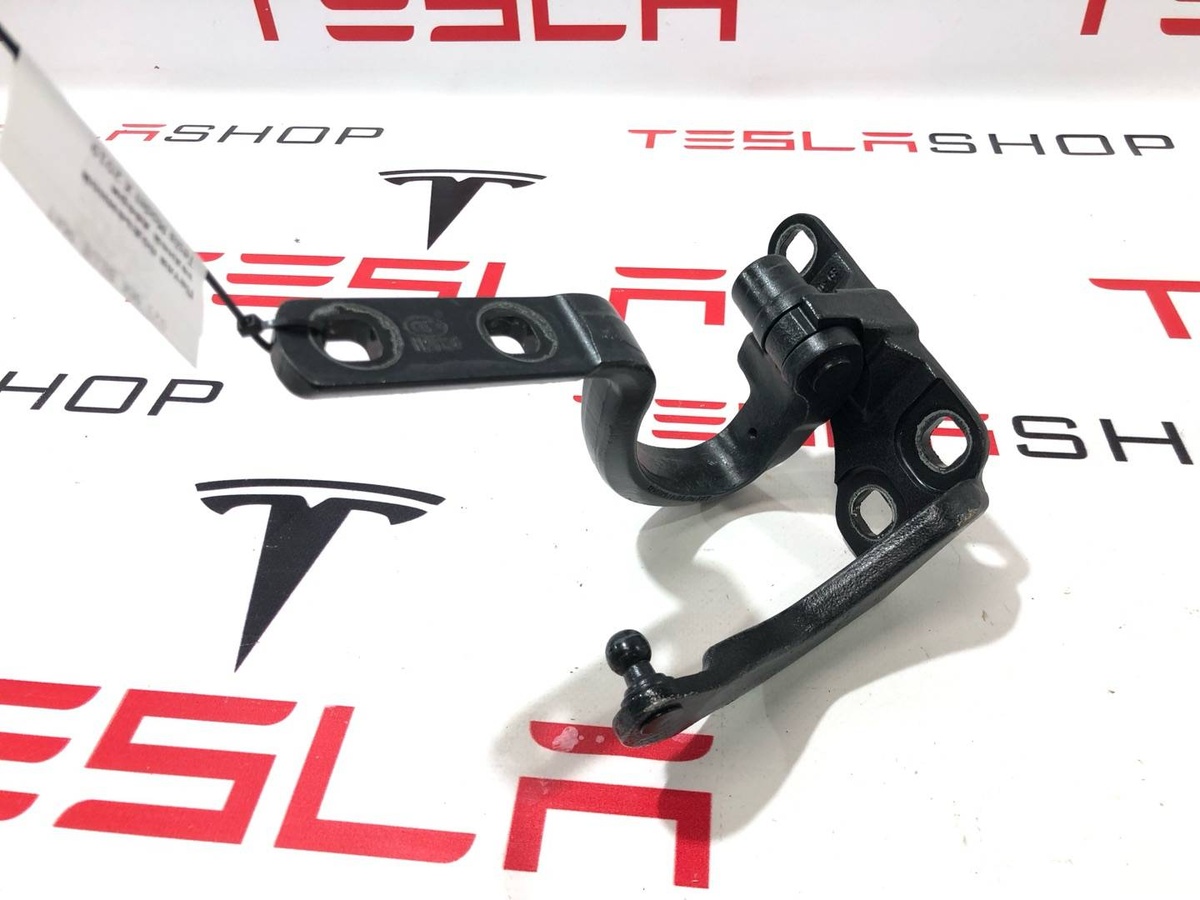 Петля двери к Tesla Model X 2019