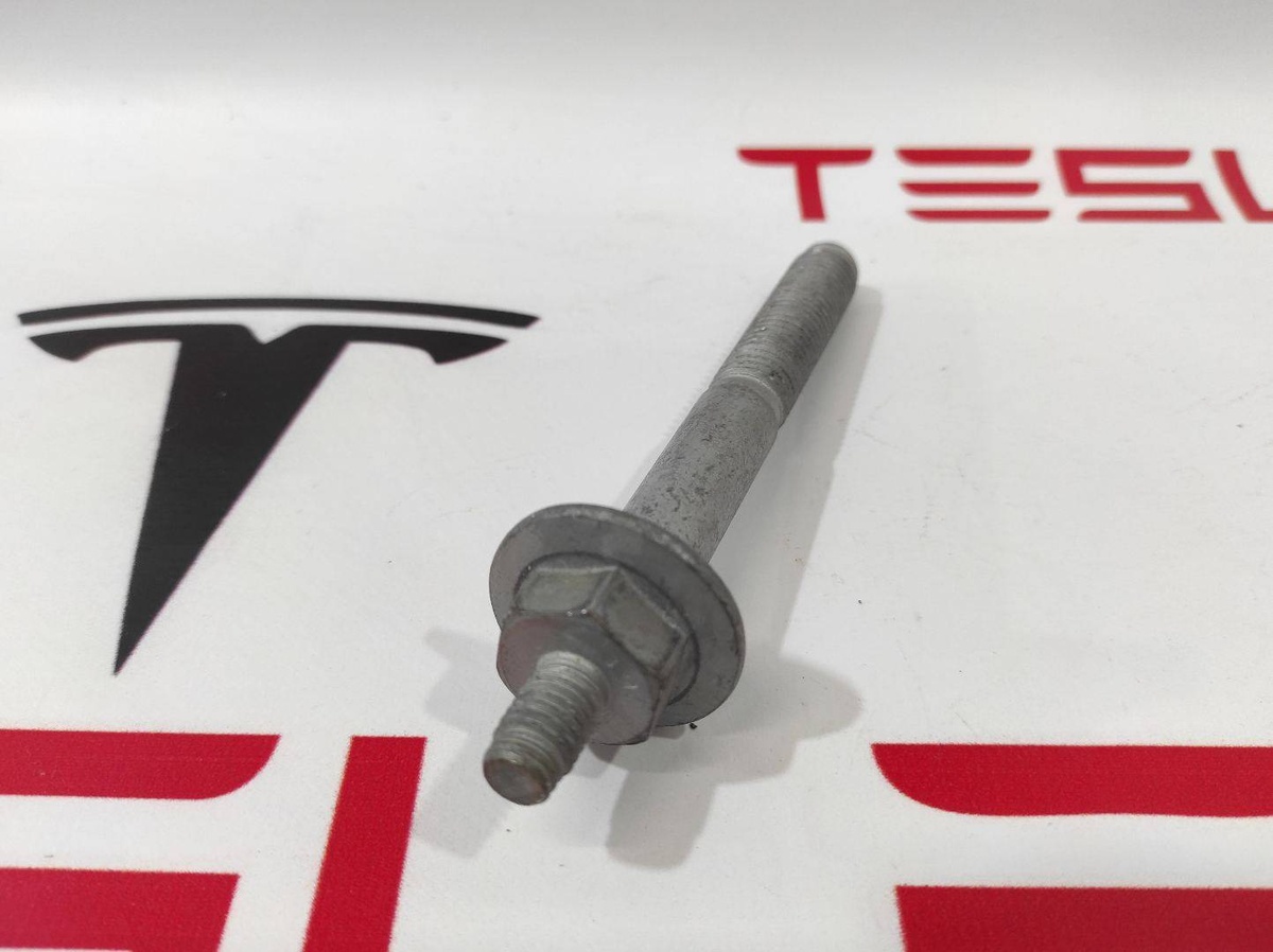 Болт к Tesla Model X 2022