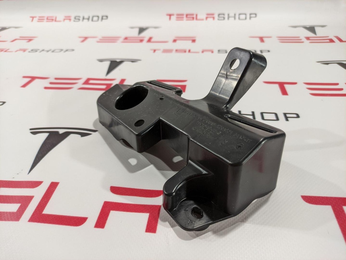 Кронштейн к Tesla Model 3 2019