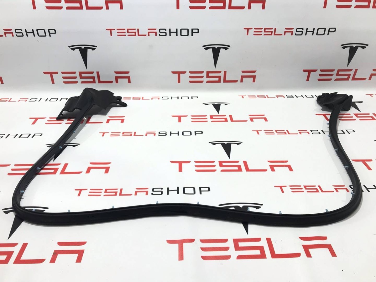 Уплотнитель к Tesla Model S 2015