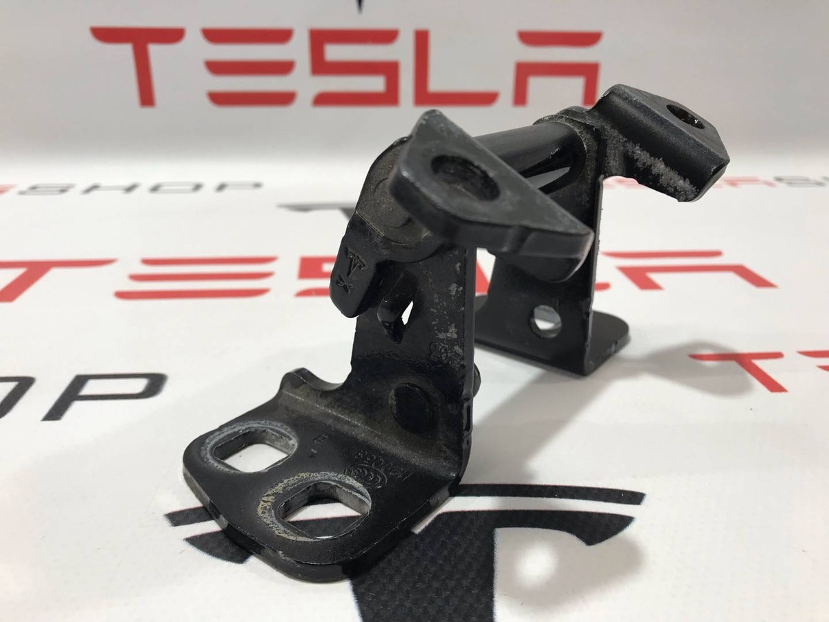 Петля двери к Tesla Model X 2017