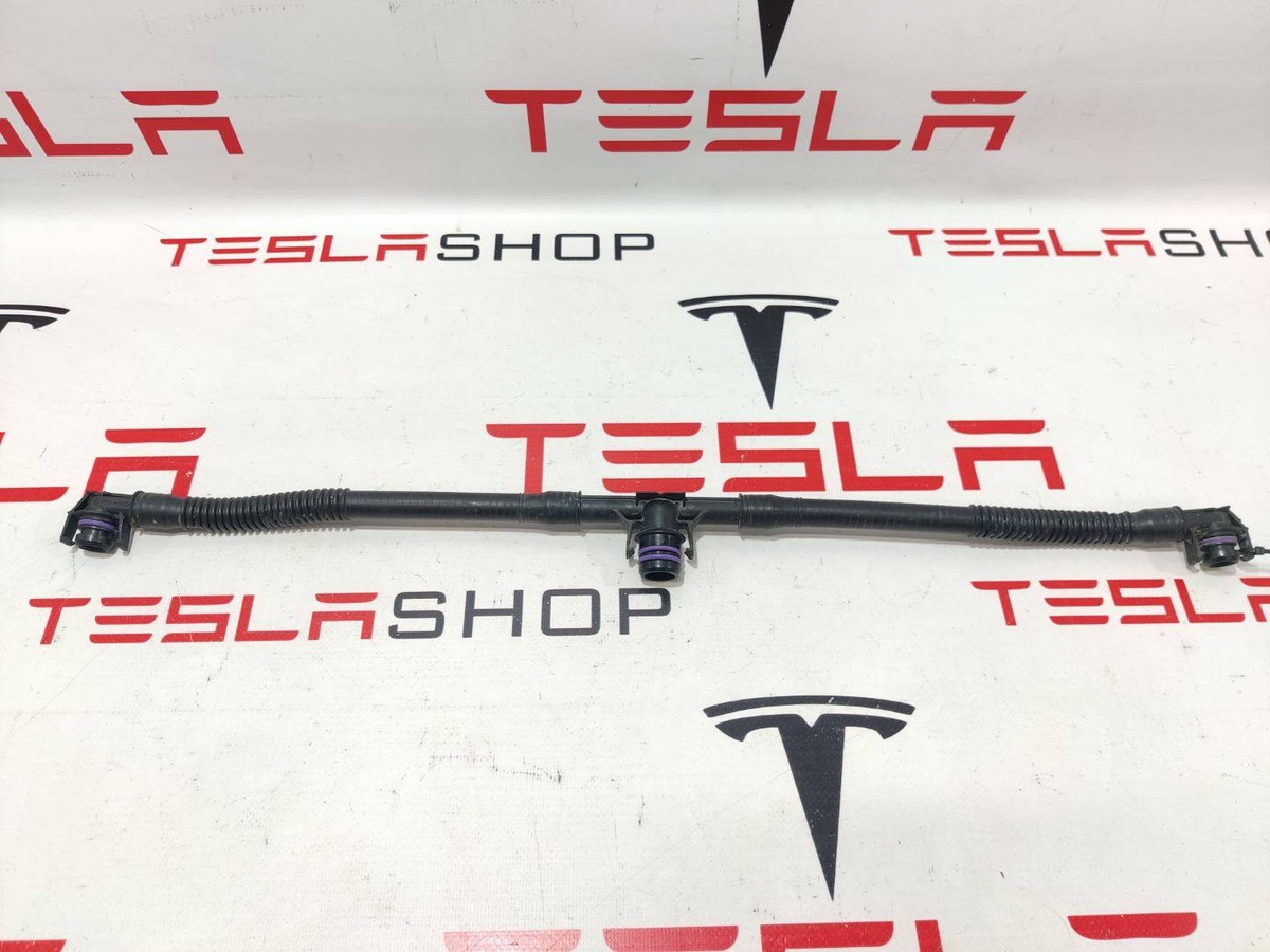 Патрубок радиатора к Tesla Model 3 2019