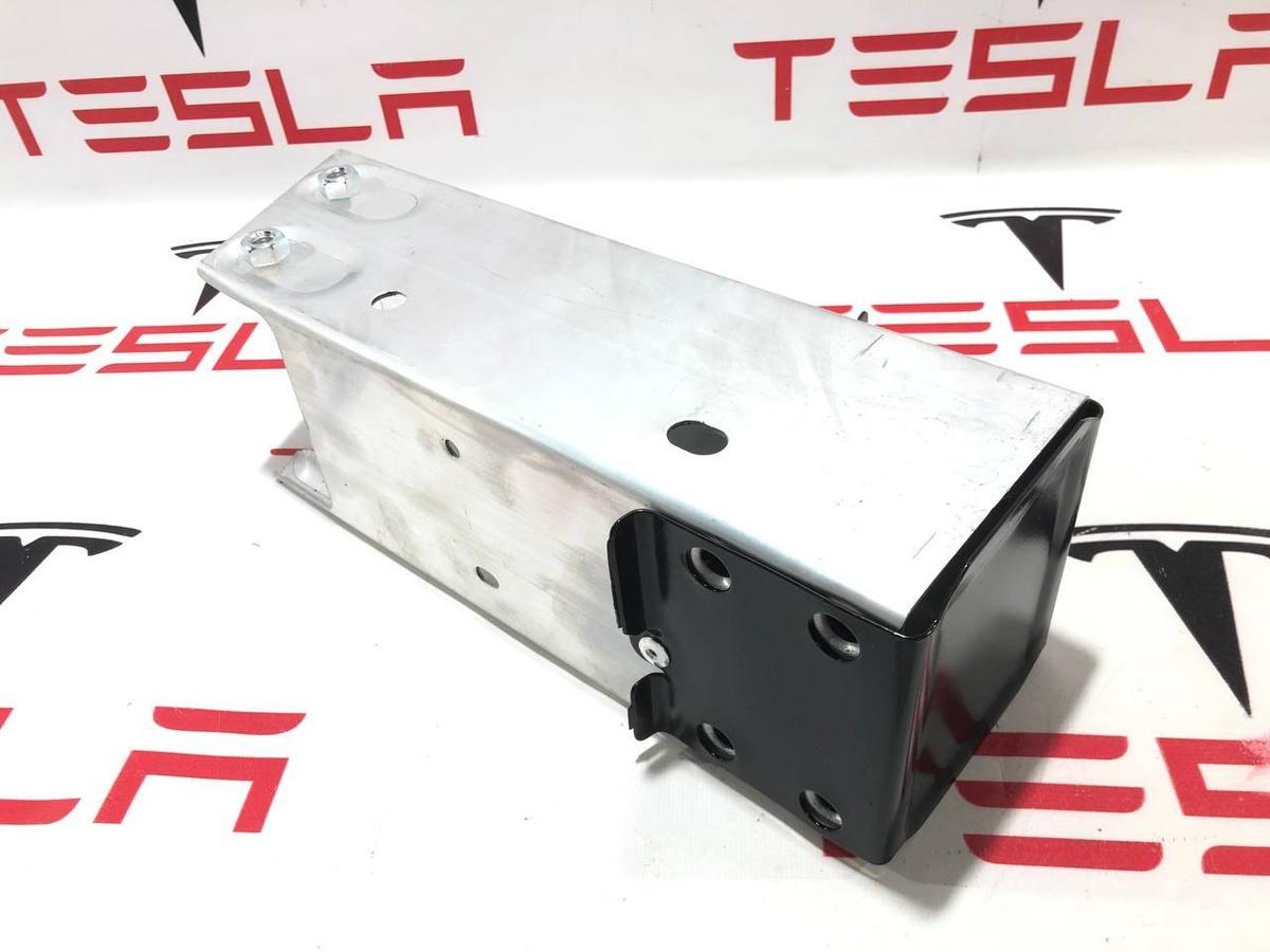Лонжерон правый к Tesla Model 3 2021