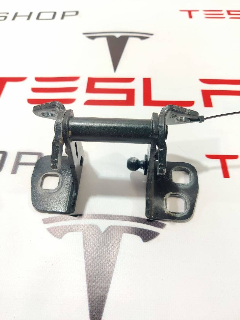 Петля двери к Tesla Model X 2019