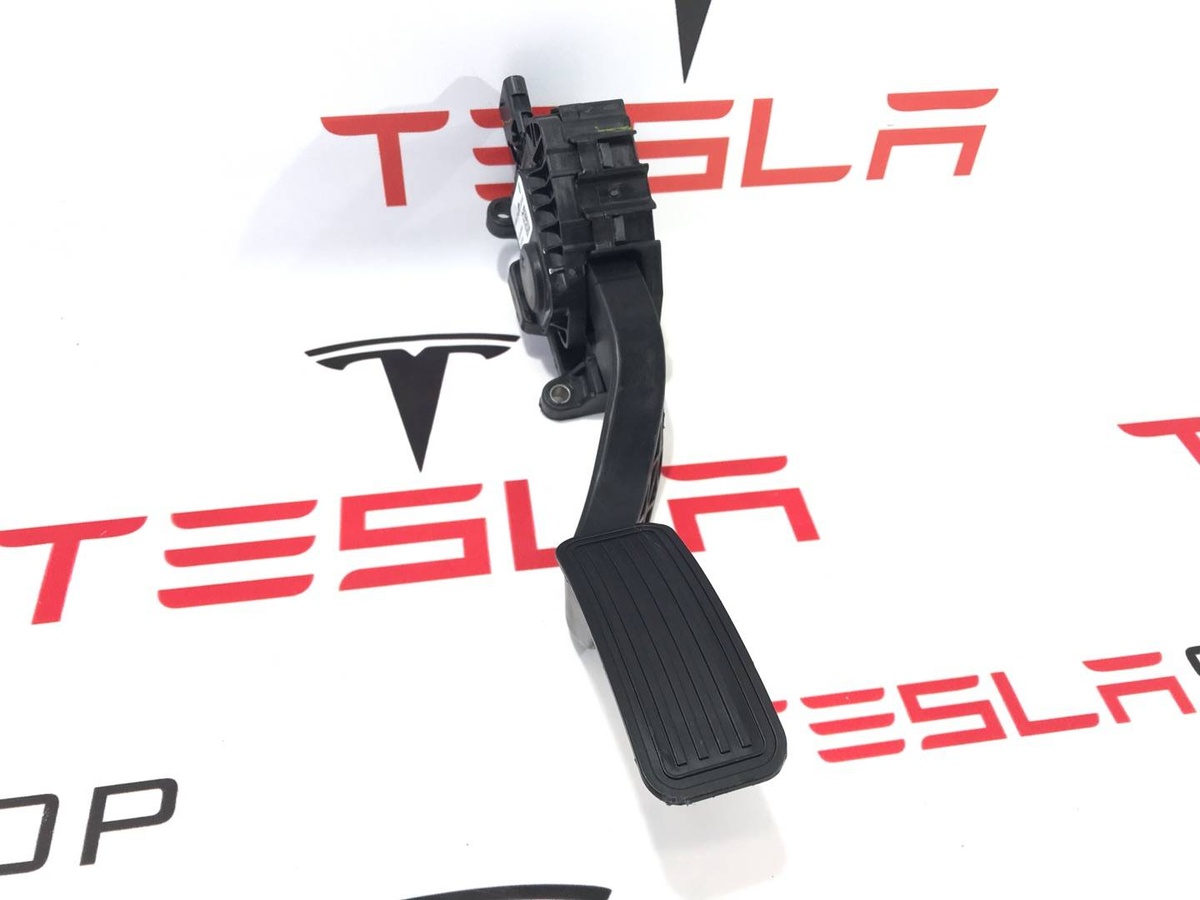 Педаль газа к Tesla Model S 2021