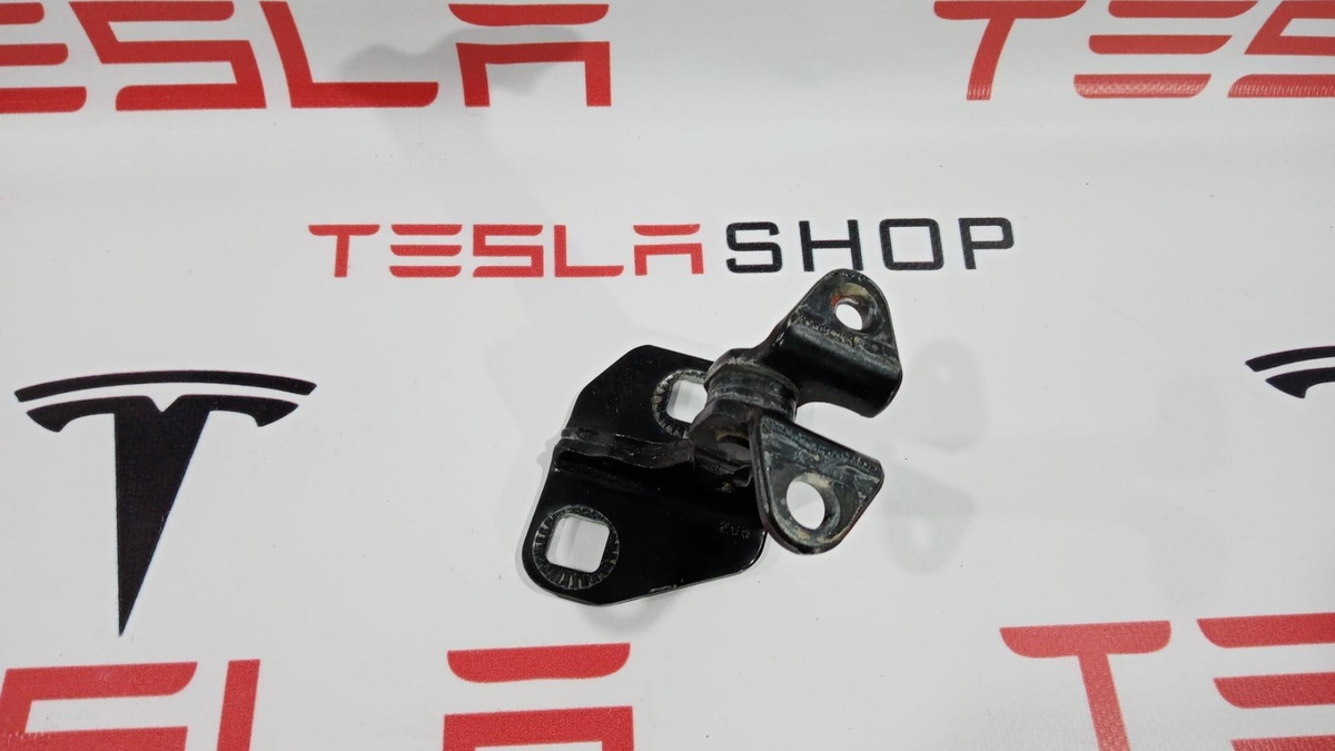 Петля двери к Tesla Model S 2014