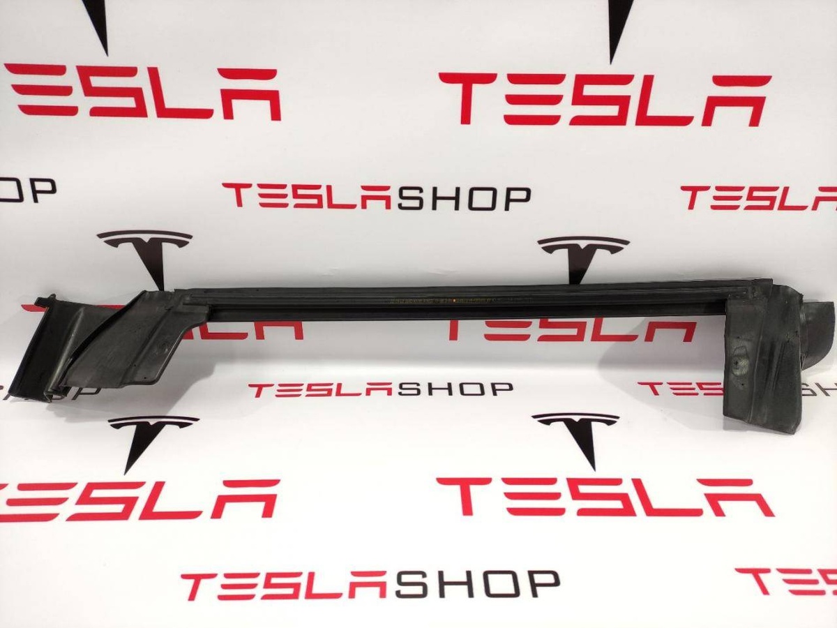 Уплотнитель к Tesla Model 3 2018
