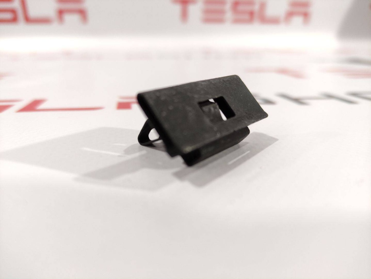 Клипса к Tesla Model S 2015