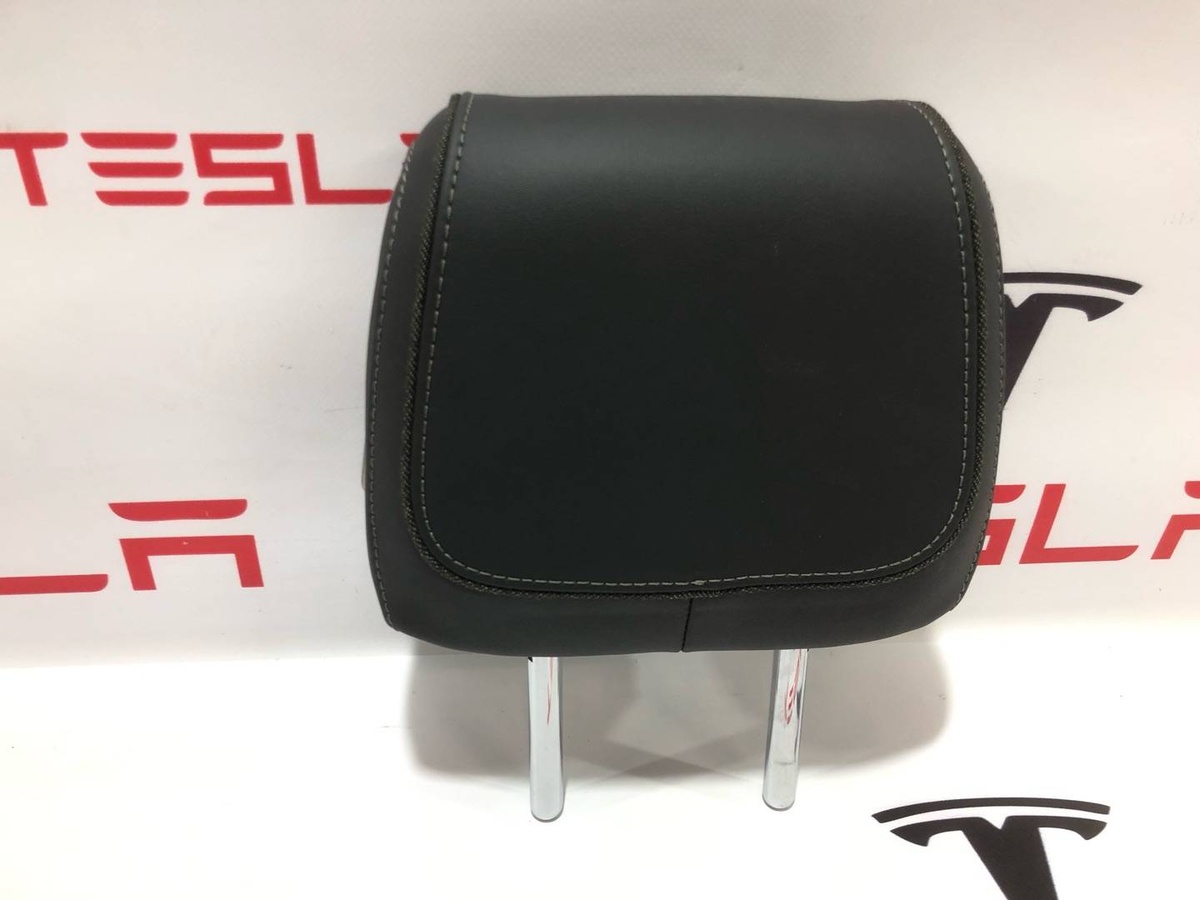 Подголовник к Rivian R1T 2022